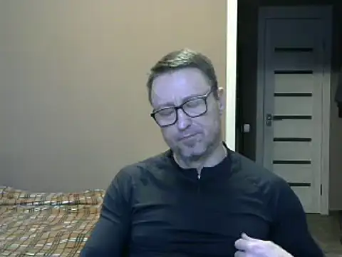 Snapshot of HarrySnake chatting on 12.24.24 HarrySnake online show from 12.24.24