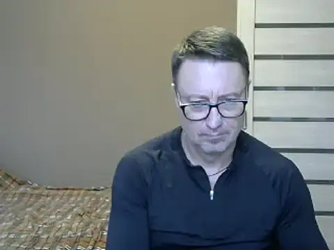 Snapshot of HarrySnake chatting on 12.27.24 HarrySnake online show from 12.27.24