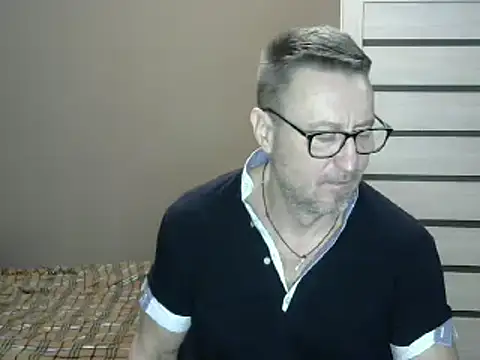 Snapshot of HarrySnake chatting on 12.31.24 HarrySnake online show from 12.31.24