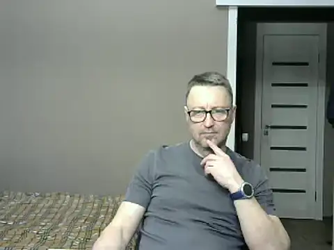 Snapshot of HarrySnake chatting on 02.05.25 HarrySnake online show from 02.05.25