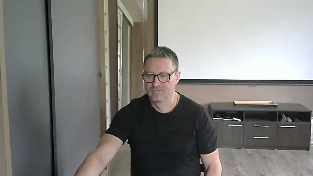 Snapshot of HarrySnake chatting on 10.03.25 HarrySnake online show from 10.03.25