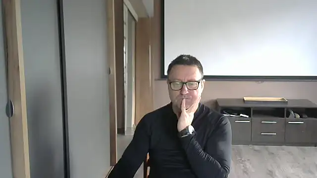 Snapshot of HarrySnake chatting on 10.11.25 HarrySnake online show from 10.11.25