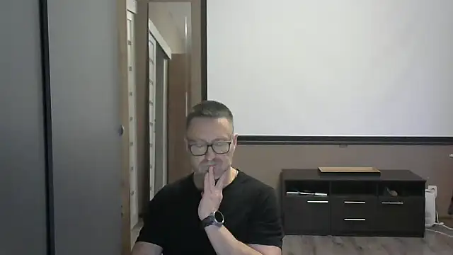 Snapshot of HarrySnake chatting on 10.16.25 HarrySnake online show from 10.16.25