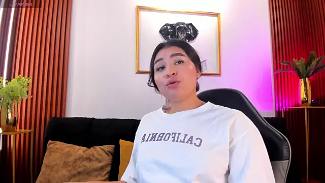 Snapshot of Zayda_1 chatting on 10.06.25 Zayda 1 online show from 10.06.25