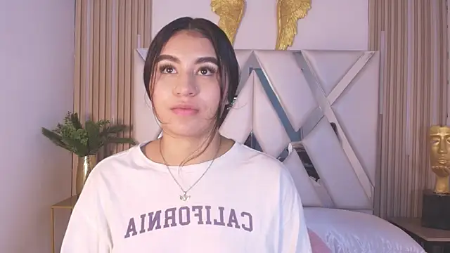 Snapshot of Zayda_1 chatting on 10.10.25 Zayda 1 online show from 10.10.25