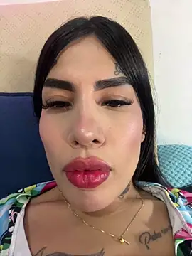 Snapshot of saragill323 chatting on 12.17.24 saragill323 online show from 12.17.24