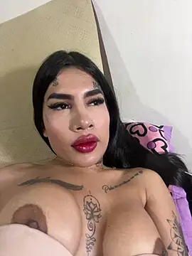 Snapshot of saragill323 chatting on 01.13.25 saragill323 online show from 01.13.25