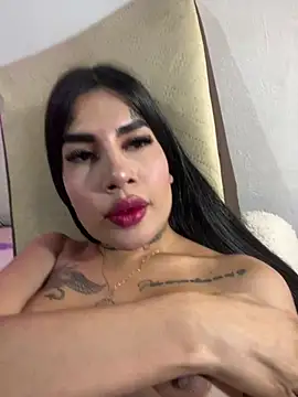 Snapshot of saragill323 chatting on 02.16.25 saragill323 online show from 02.16.25