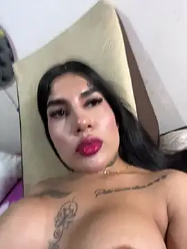 Snapshot of saragill323 chatting on 02.23.25 saragill323 online show from 02.23.25