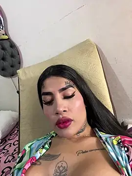 Snapshot of saragill323 chatting on 02.26.25 saragill323 online show from 02.26.25