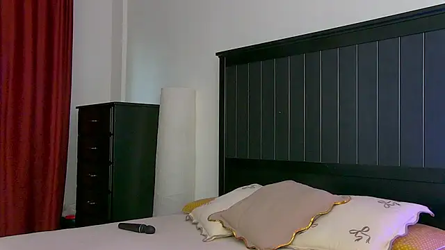 Yanira Muslim online show from 04.12.26