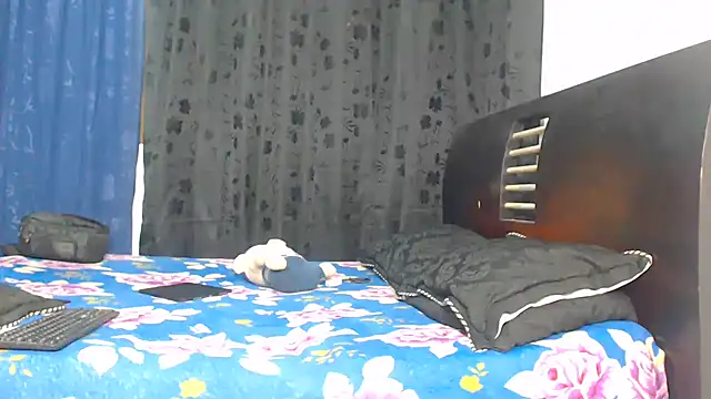 Hot Sharks  online show from 11.04.25