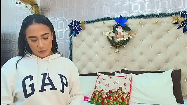 Sara Desire online show from 12.31.24