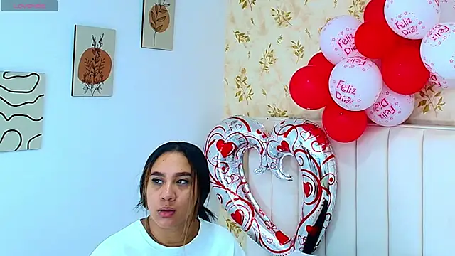 Sara Desire online show from 02.17.25