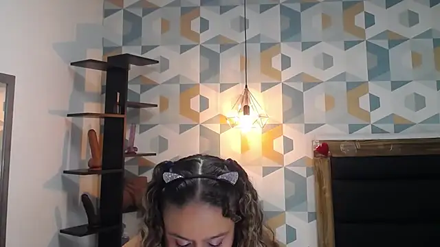 Snapshot of cameronglen chatting on 02.24.25 cameronglen online show from 02.24.25