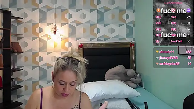 Snapshot of cameronglen chatting on 03.03.25 cameronglen online show from 03.03.25