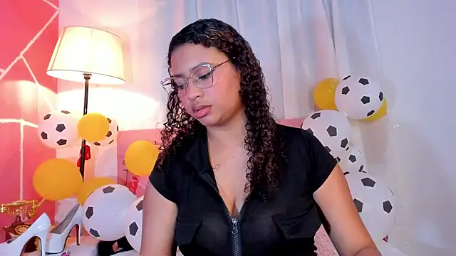 Snapshot of JessyZoe chatting on 06.15.26 JessyZoe online show from 06.15.26
