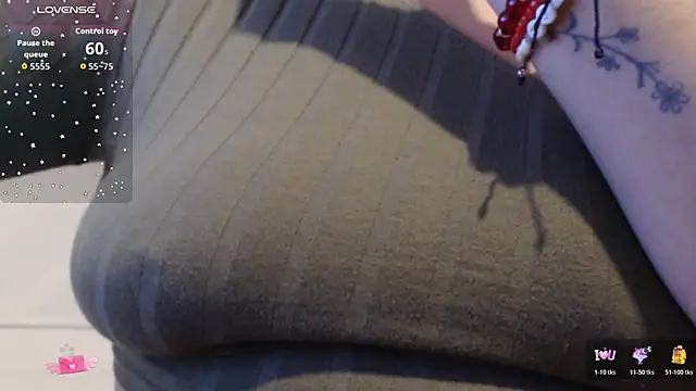 Snapshot of EmaGw chatting on 10.26.25 EmaGw online show from 10.26.25