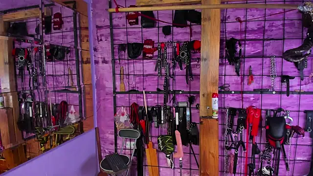 alexia aitanaa  online show from 10.30.25