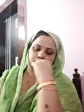 Snapshot of Kiyara7 chatting on 02.04.25 Kiyara7 online show from 02.04.25