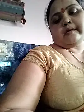 Snapshot of Kiyara7 chatting on 02.24.25 Kiyara7 online show from 02.24.25