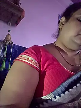 Snapshot of Kiyara7 chatting on 10.23.25 Kiyara7 online show from 10.23.25