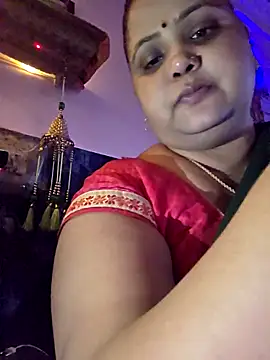 Snapshot of Kiyara7 chatting on 10.26.25 Kiyara7 online show from 10.26.25