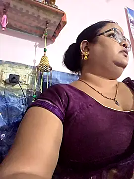 Snapshot of Kiyara7 chatting on 10.30.25 Kiyara7 online show from 10.30.25