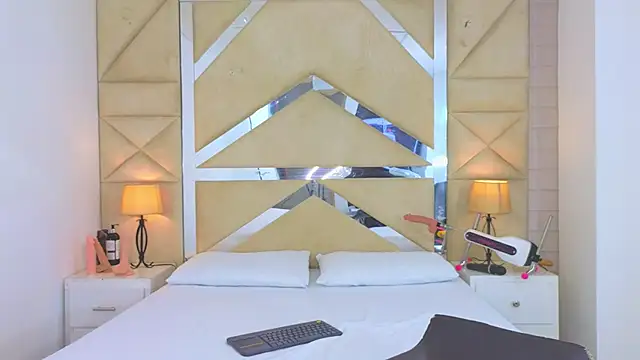 Snapshot of Tiphani_walker_ chatting on 12.13.25 Tiphani walker online show from 12.13.25