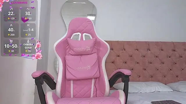 Snapshot of Tiphani_walker_ chatting on 04.12.26 Tiphani walker online show from 04.12.26