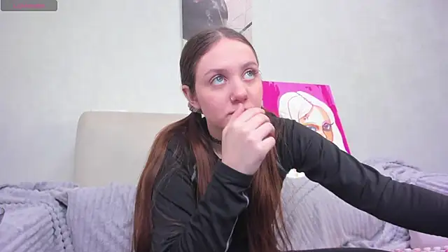 Snapshot of Kvetachka chatting on 12.20.24 Kvetachka online show from 12.20.24