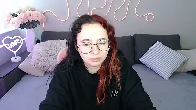 Mini Diva online show from 11.26.25