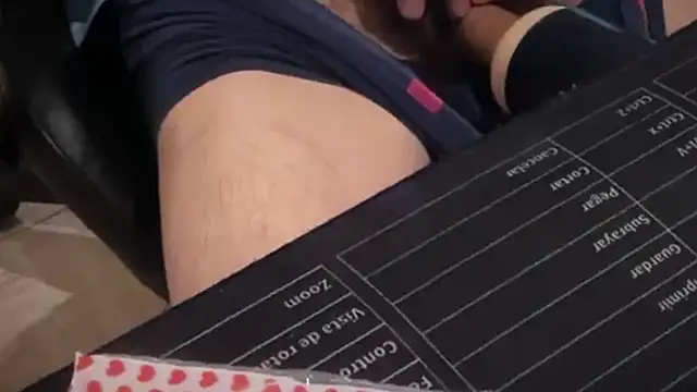 nicolaaaaas online show from 10.26.25