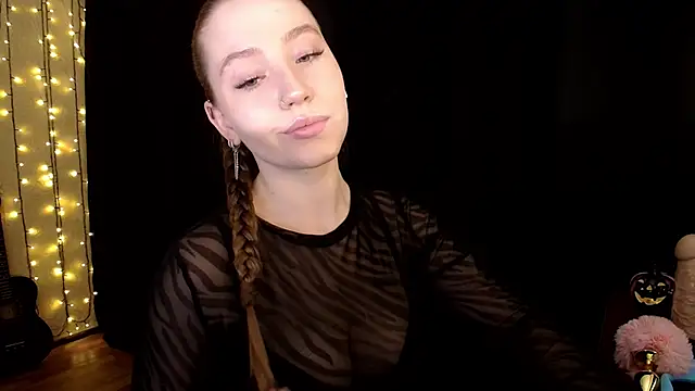 SindiWatsoon online show from 10.31.25