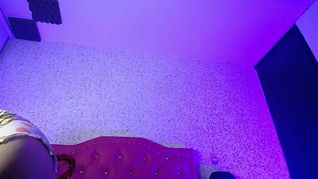 Snapshot of luly_pink chatting on 09.19.25 luly pink online show from 09.19.25