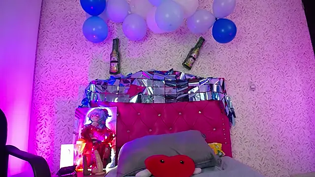 Snapshot of luly_pink chatting on 10.04.25 luly pink online show from 10.04.25