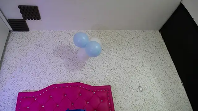 Snapshot of luly_pink chatting on 10.10.25 luly pink online show from 10.10.25