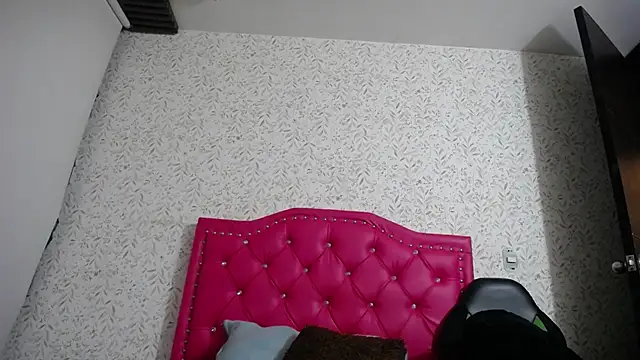 Snapshot of luly_pink chatting on 10.14.25 luly pink online show from 10.14.25