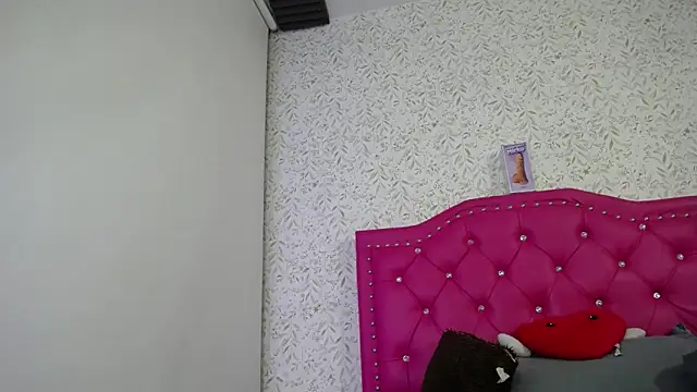 Snapshot of luly_pink chatting on 10.23.25 luly pink online show from 10.23.25