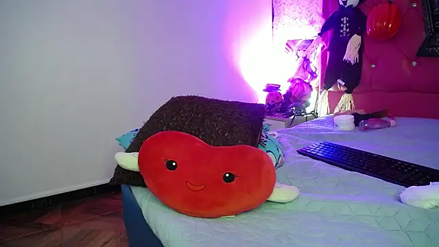 Snapshot of luly_pink chatting on 10.25.25 luly pink online show from 10.25.25