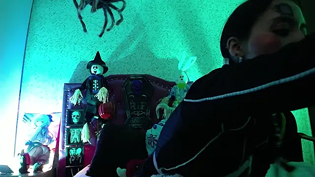 Snapshot of luly_pink chatting on 10.28.25 luly pink online show from 10.28.25