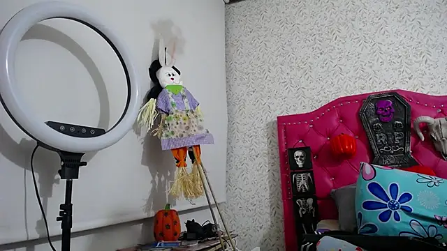 Snapshot of luly_pink chatting on 10.29.25 luly pink online show from 10.29.25