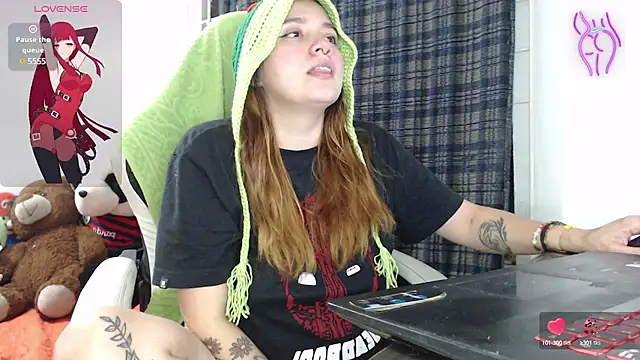 Betty Hoe online show from 02.20.25