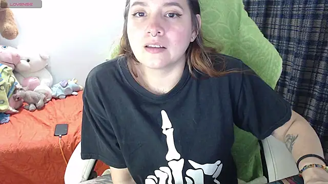 Betty Hoe online show from 02.21.25