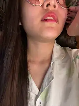 Krixxi22 online show from 10.31.25