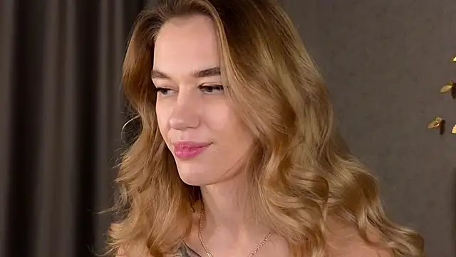 Snapshot of BBabyShark chatting on 01.05.25 BBabyShark online show from 01.05.25