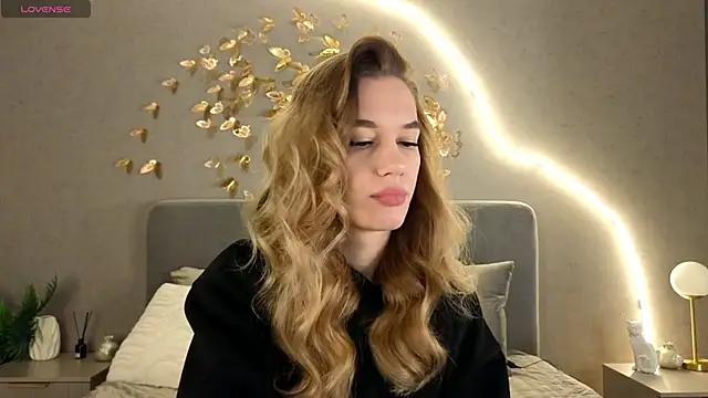 Snapshot of BBabyShark chatting on 02.01.25 BBabyShark online show from 02.01.25