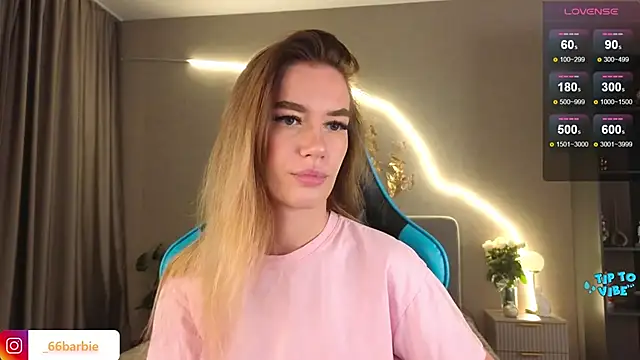 Snapshot of BBabyShark chatting on 03.03.25 BBabyShark online show from 03.03.25