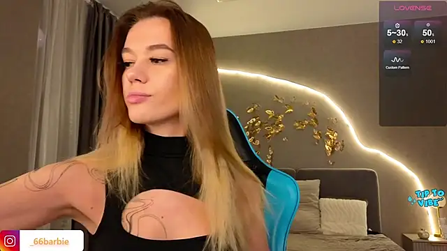 Snapshot of BBabyShark chatting on 03.10.25 BBabyShark online show from 03.10.25