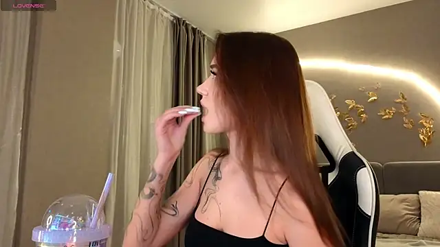 Snapshot of BBabyShark chatting on 10.31.25 BBabyShark online show from 10.31.25